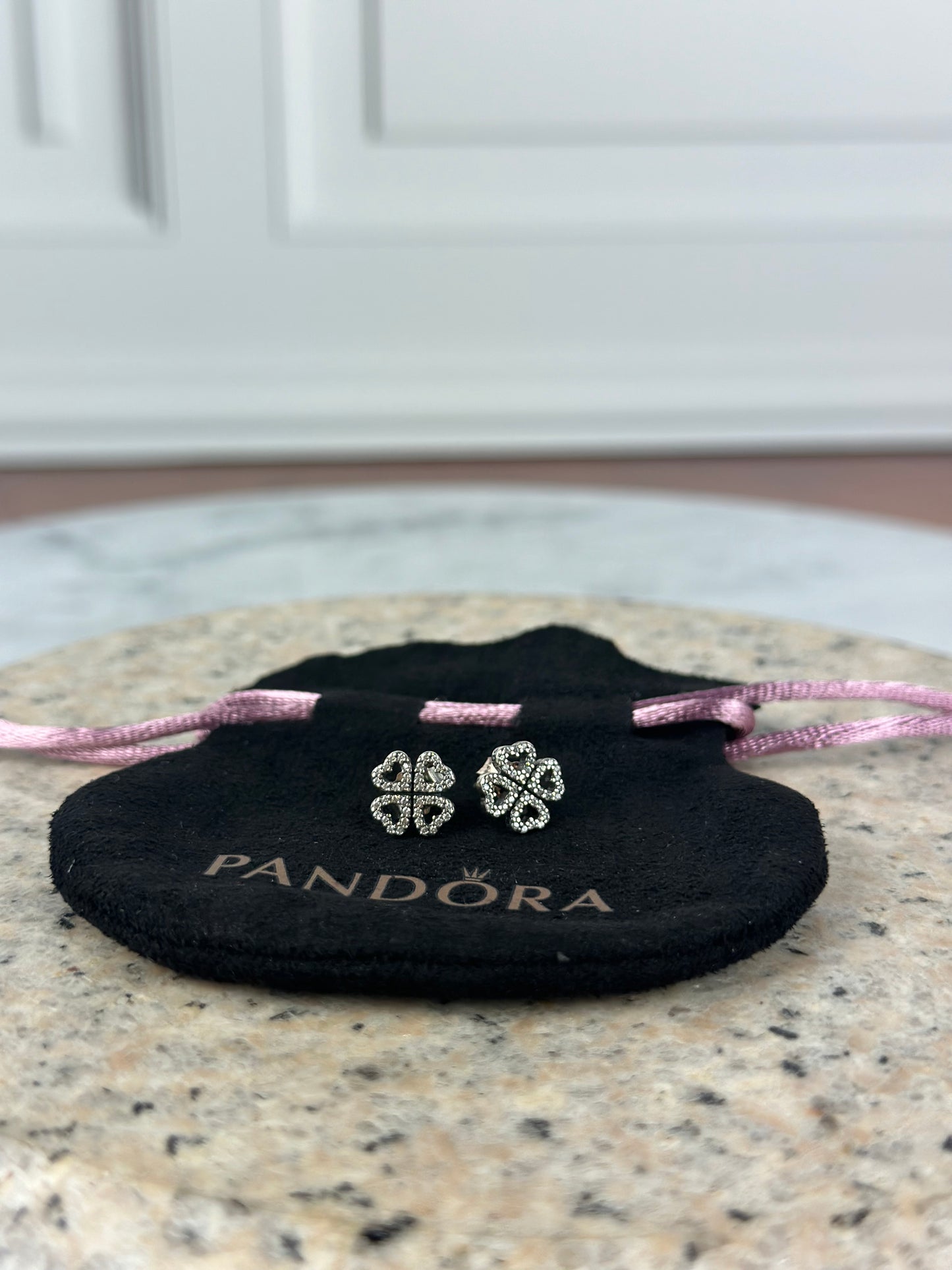 Aretes corazones Pandora